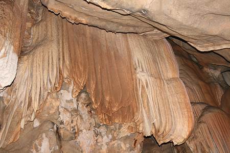 Cueva-del-Rio-Talgua